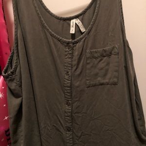 Army green tank top! 💚